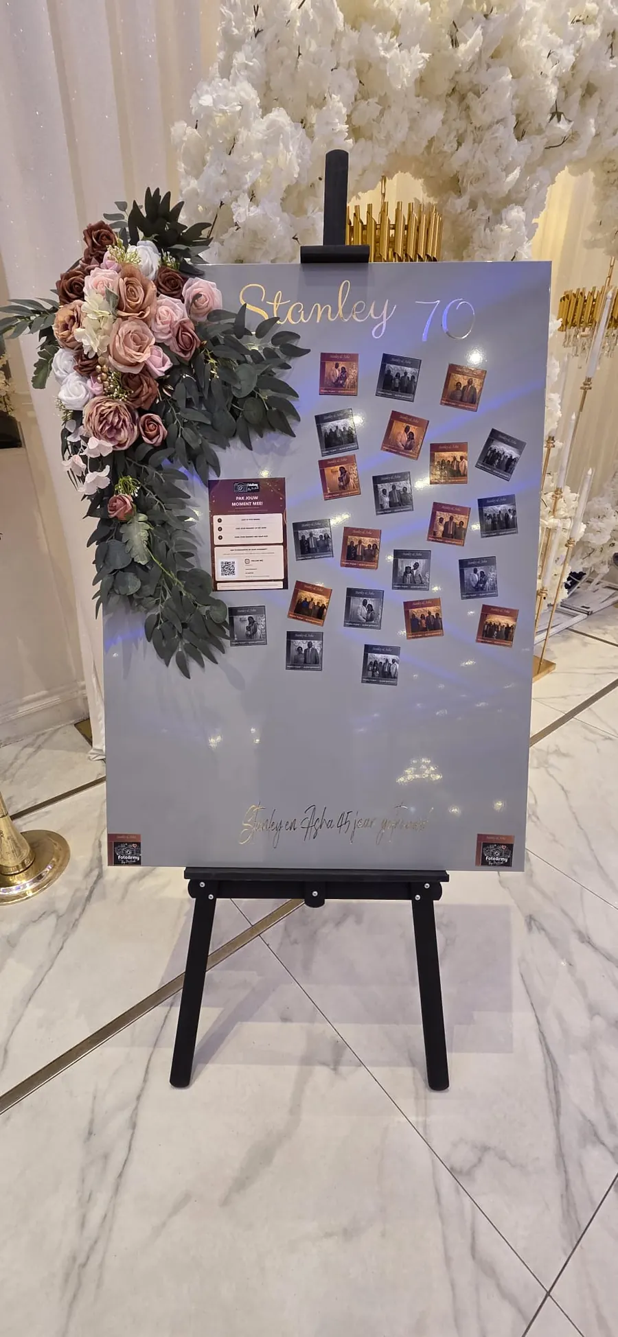 Gepersonaliseerd FotoArmy-bord vol fotomagneten tijdens een evenement