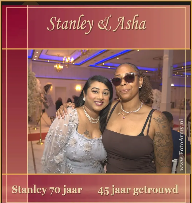 Volledig zichtbaar gepersonaliseerd magneetframe met twee gasten